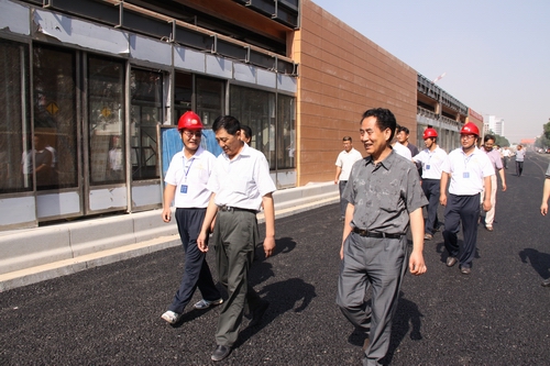 公司领导检查施工现场